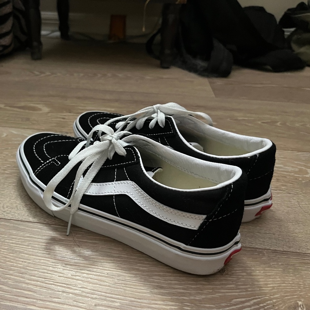 Women's size 7 suede low Vans